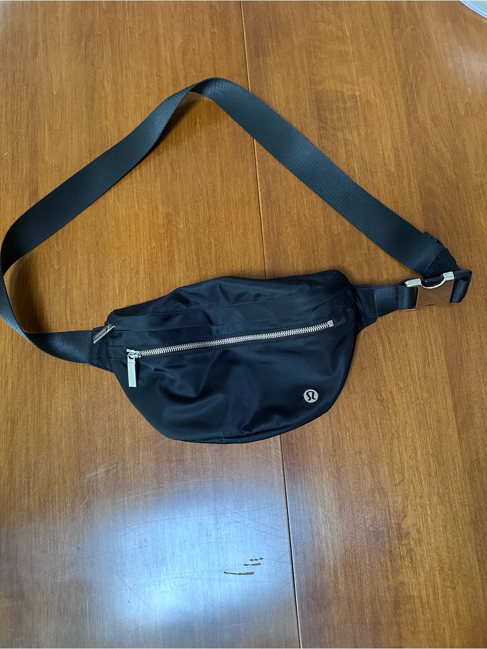Title: Lululemon City Adventurer Belt Bag 2.5L Black Crossbody Fanny Pack - Picture 2 of 5